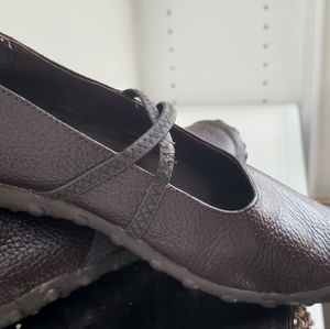 Berne Mev leather shoes brown size 9.5 grip soles cushion insoles Maryjane strap